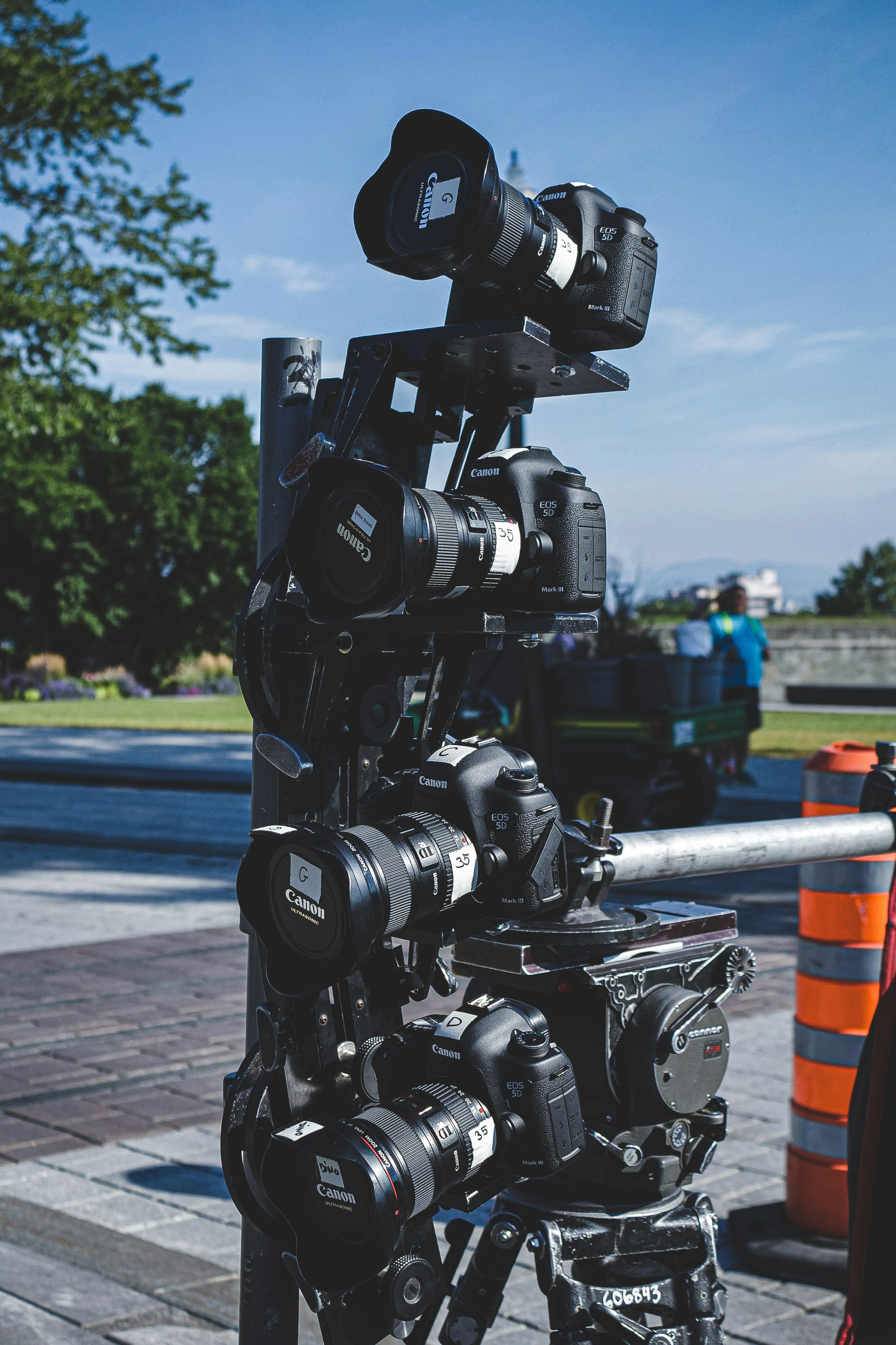 black dslr camera on black tripod